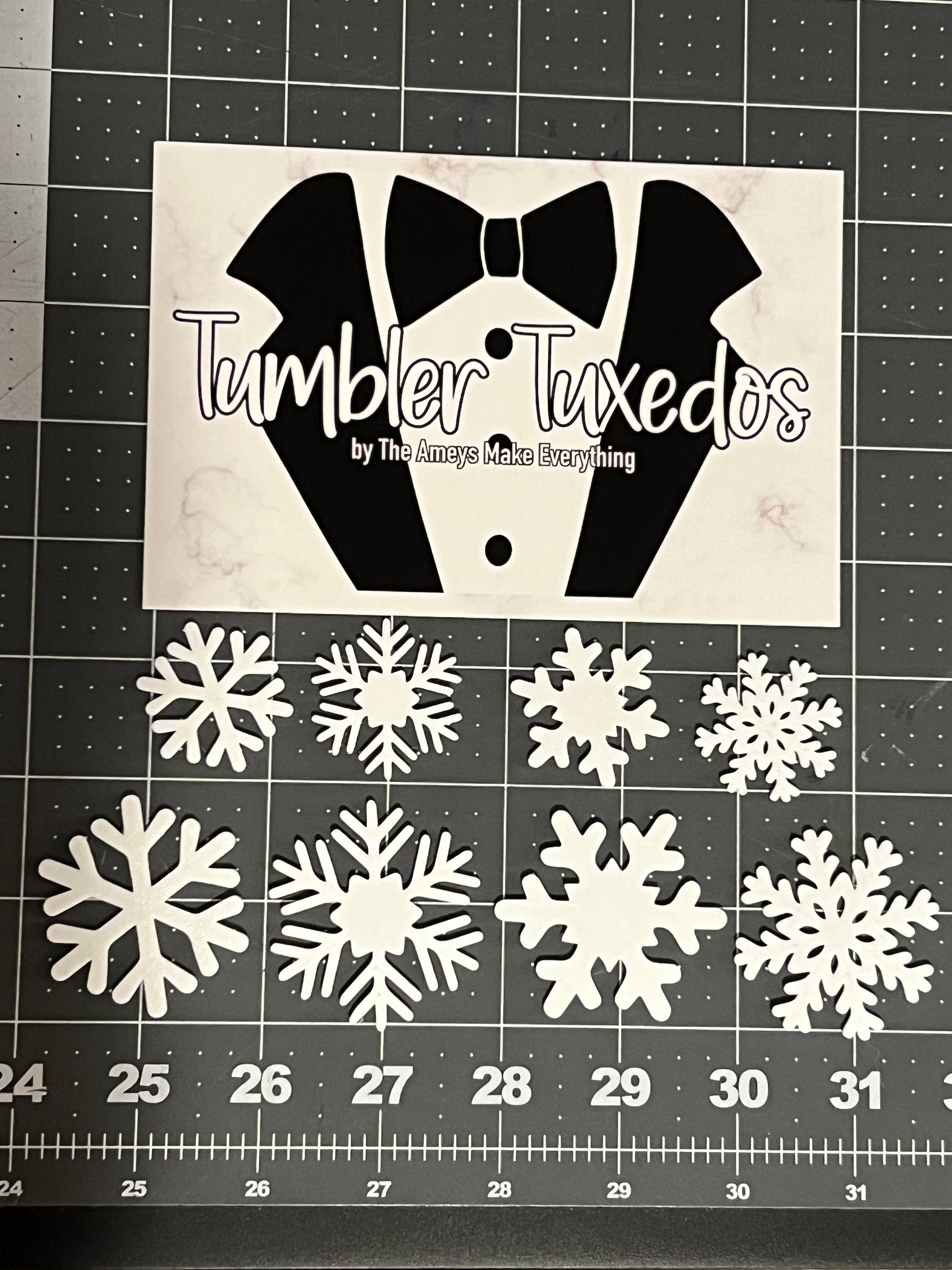 Snowflakes - Tumbler Tuxedo